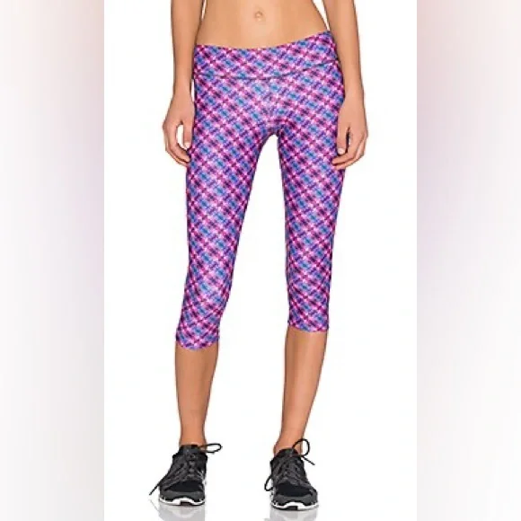 NUX Rio Capri Leggings in Kaleidoscope Painted Plum Size Small - Picture 13 of 14